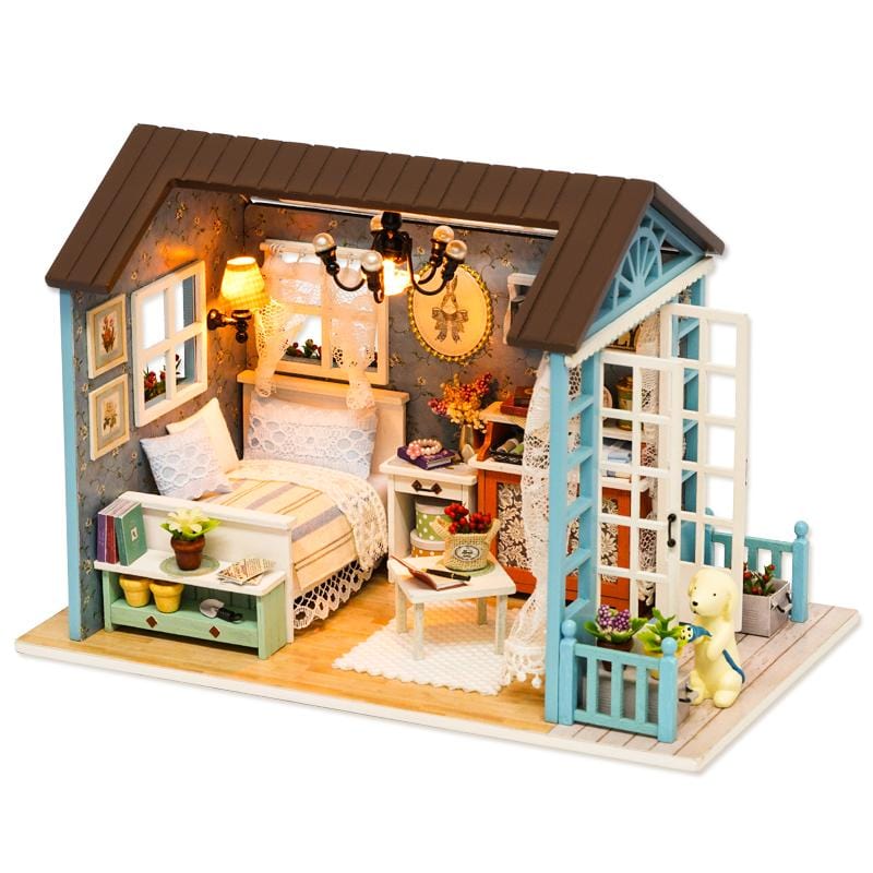 COUNTRY LIVING MINIATURE DOLLHOUSE